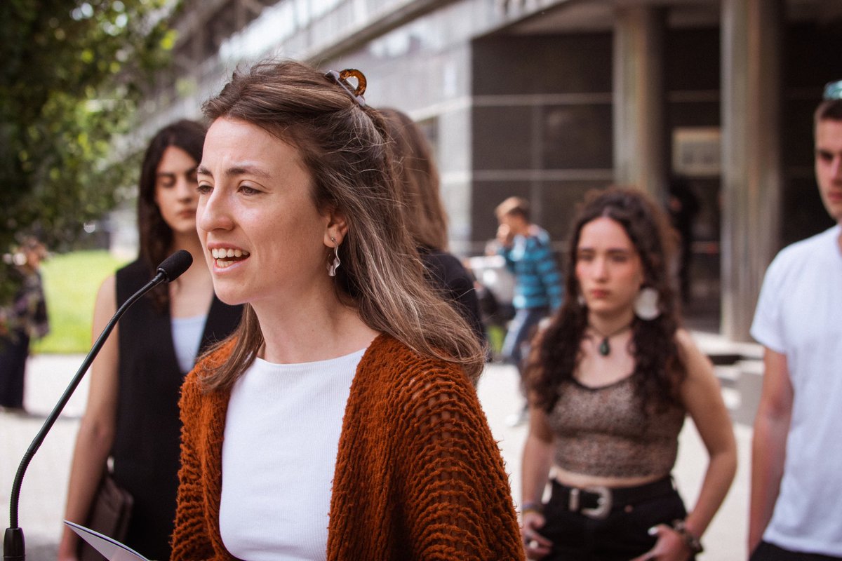 Eusko Jaurlaritzaren Segurtasun Sailaren kontrako 133 helegite aurkeztuko ditugu, mozal legearen erabilera desproportzionalagatik.

Eraso politiko honen aurrean, ez dugu atzerapausorik emango. Aurrera egiten jarraituko dugu.

#BatEginez Independentziara!