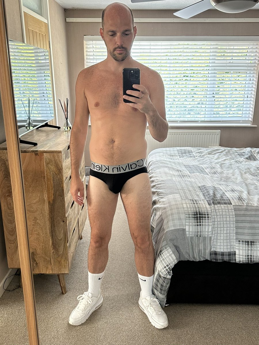 StevenKelly82's tweet image. Is this an appropriate outfit for London in this heat?