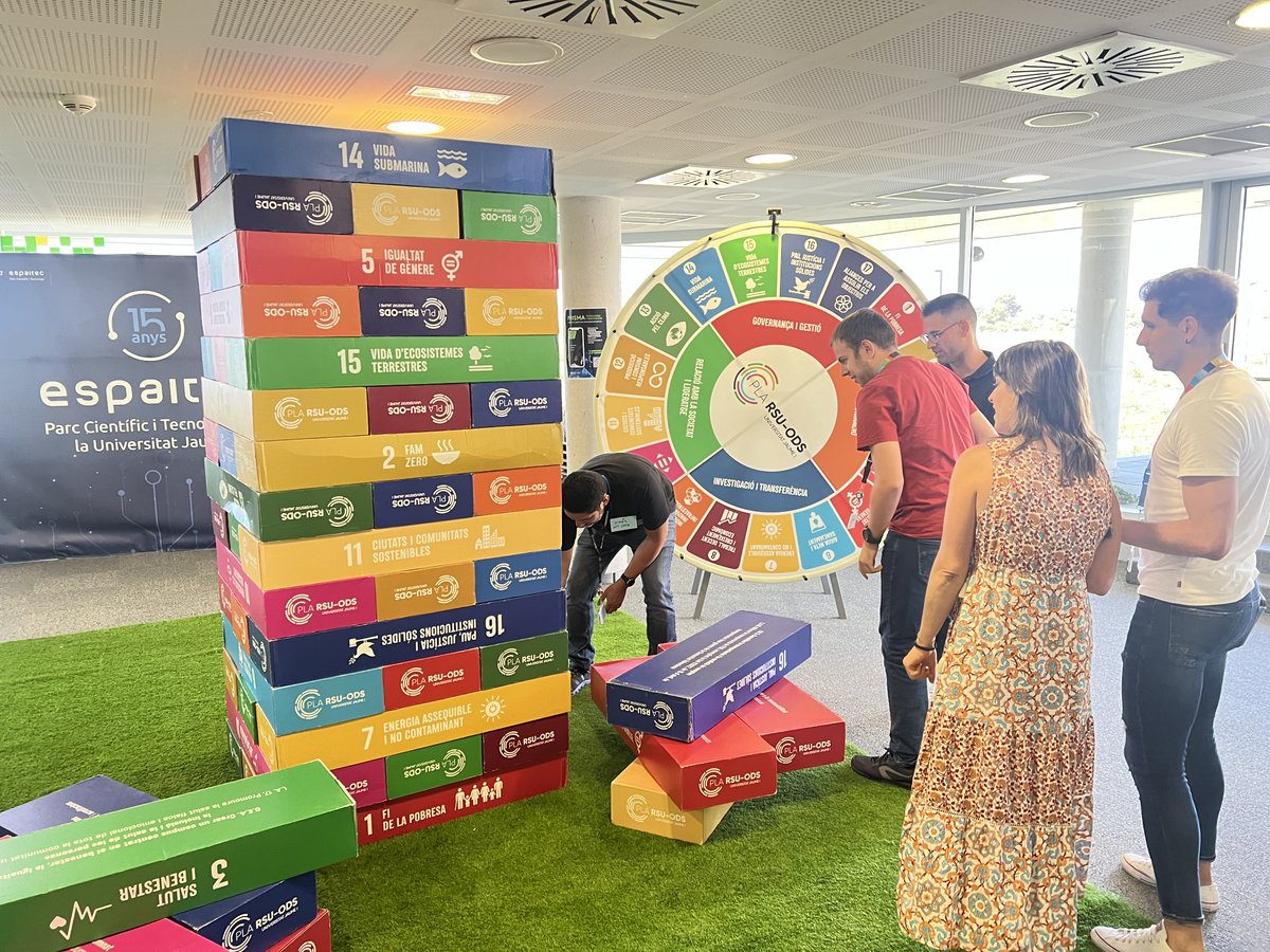 espaitec's tweet photo. En Espaitec cuidamos a las personas que forman parte del Parque😊
🤝 El viernes organizamos un #InnoBar con las empresas de la #FamiliaEspaitec, un team building para que los trabajadores y trabajadoras se conozcan mejor y estrechen lazos
¡Gracias por participar!
#EspaitecUJI https://t.co/hZAqKdMQpy