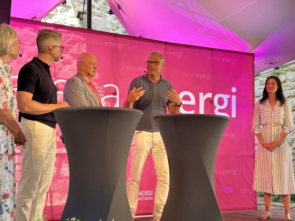 ”Fler unga måste bli bättre på matte och de tjejerna som är bra på matte behöver välja en framtid som ingenjör” <a href="/Ingenjorerna/">Sveriges Ingenjörer</a> <a href="/JohanKreicbergs/">Johan Kreicbergs</a> på #arenaenergi seminarium om vad som krävs (bla) för att täcka kompetensbehoven i energibranschen