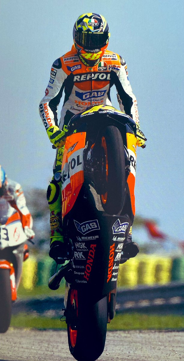 Valentino Rossi 🇮🇹4️⃣6️⃣🏁
Fact: You won't see a better wheelie pic than this today. Look at that !!!!!
#WheelieWednesday #MotoGP
