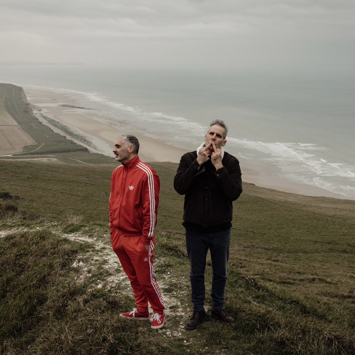 🆕 Bruit noir lâche prise dans leur nouveau clip du morceau « Tourette » issu de leur dernier album « IV / III » disponible dès à présent sur Youtube ! 🆕

🎥 Le clip est à retrouver ici ➡️ youtu.be/IgiubGwEG0s?fe…