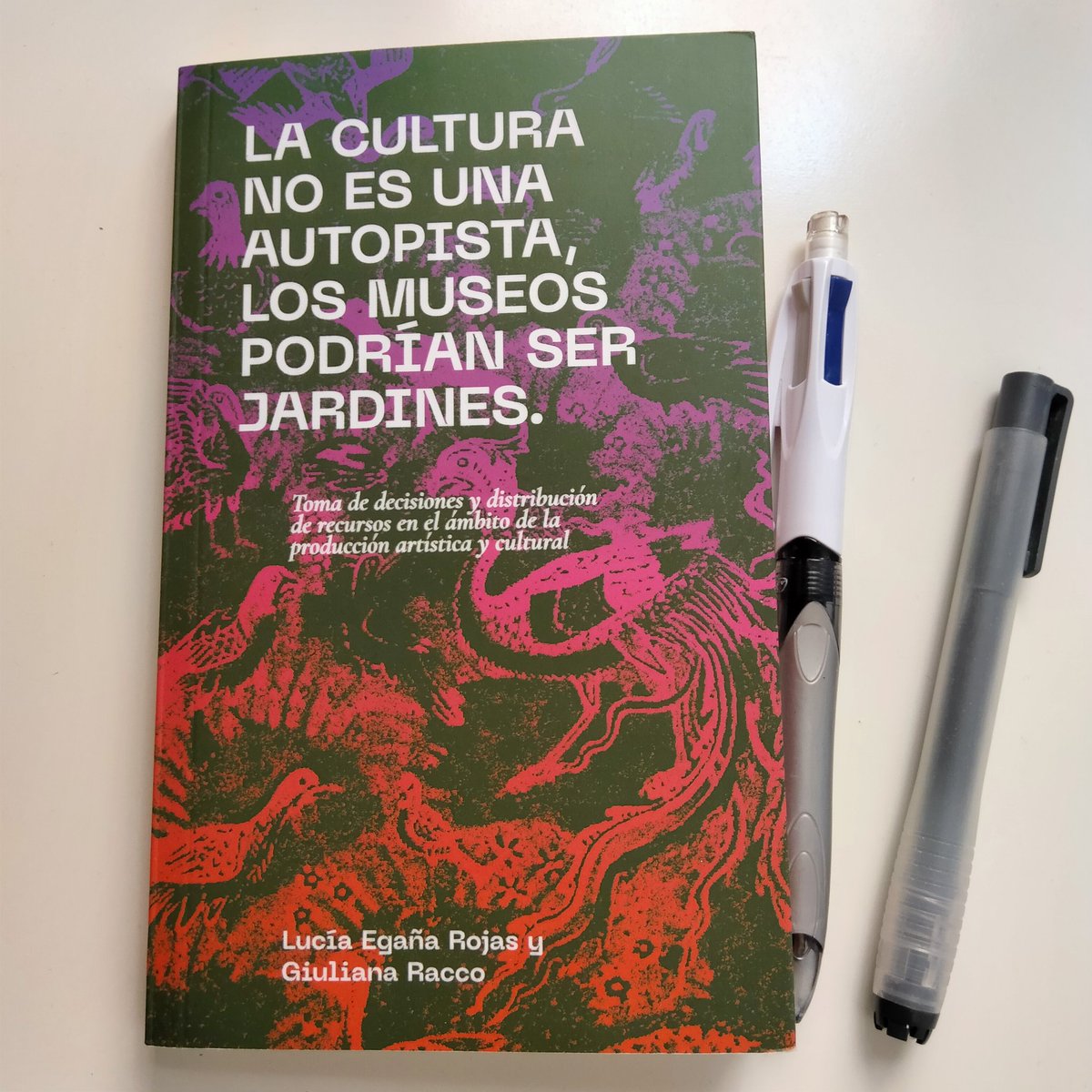 Lecturas de verano:

"La cultura no es una autopista, los museos podrían ser jardines" de Lucia Egaña Rojas y Giuliana Racco, una mirada interseccional e inclusiva de los museos y de los trabajadores del ámbito cultural.

#Museo #Cultura #GestiónCultural