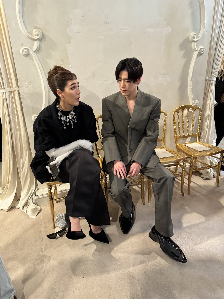 10magazinejapan's tweet image. #frontrow at #balenciaga 
#JUYEON