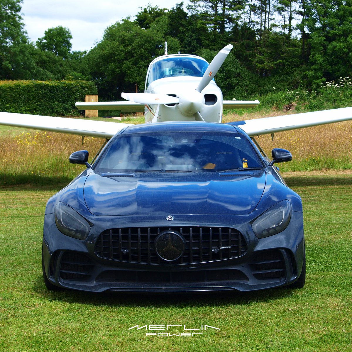 Merlin__Power's tweet photo. On Saturday, we experienced the thrill of high-flying excitement at the Farway Common Airfield where we witnessed plenty of planes and cars in action.
Missed the excitement at the weekend? Don't worry, we've got plenty of photos to share with you.
#MerlinPower #FarwayCommon https://t.co/rUDRY63SrI