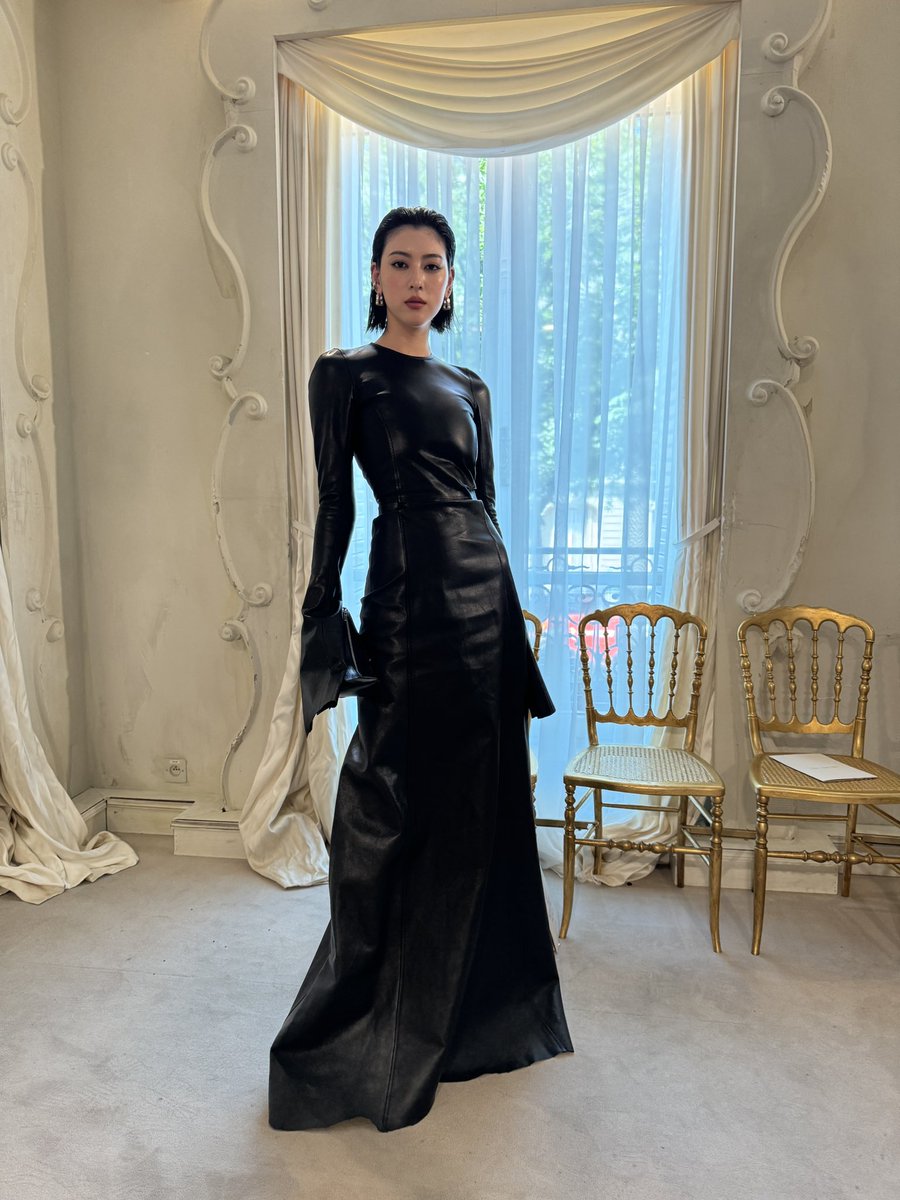 10magazinejapan's tweet photo. #KRITAMNUAYDECHKORN at #balenciagacouture https://t.co/9IUpmQ0fZM