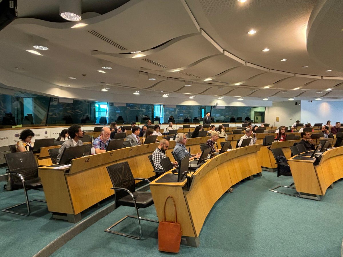 Nadia Pellefigue (@nadiapellefigue) on Twitter photo Merci à <a href="/EuComMeet/">EuComMeet H2020 Project</a> qui m'a invitée ce matin à Bruxelles pour un retour d'expérience sur nos actions de #démocratie #participative au niveau européen !
Oui, en <a href="/Occitanie/">Région Occitanie</a> nous savons l'importance d'associer les citoyens à la construction des politiques publiques, pas seulement Merci à <a href="/EuComMeet/">EuComMeet H2020 Project</a> qui m'a invitée ce matin à Bruxelles pour un retour d'expérience sur nos actions de #démocratie #participative au niveau européen !
Oui, en <a href="/Occitanie/">Région Occitanie</a> nous savons l'importance d'associer les citoyens à la construction des politiques publiques, pas seulement