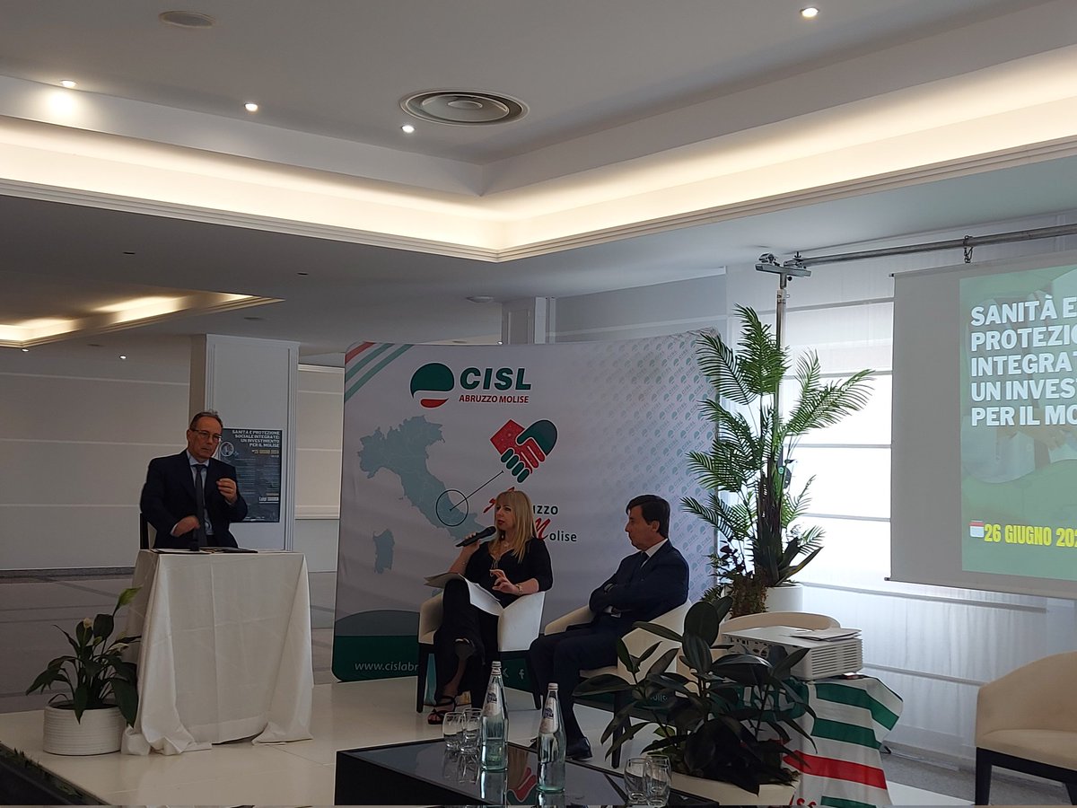 CISLAbruzzoMoli's tweet photo. Il giornalista Antonio LUPO, modera la tavola rotonda con BONAMICO Commissario adacta Sanità Molise, CAPOZZA Psicologa della salute, NOTARO SegretarioGenerale #CISL AbruzzoMolise, PETRICCIOLI SegretarioGenerale #FpCisl Nazionale, e il SegretarioGenerale #FNPCISL Nazionale DIDONE’ https://t.co/TC6E7hljqo
