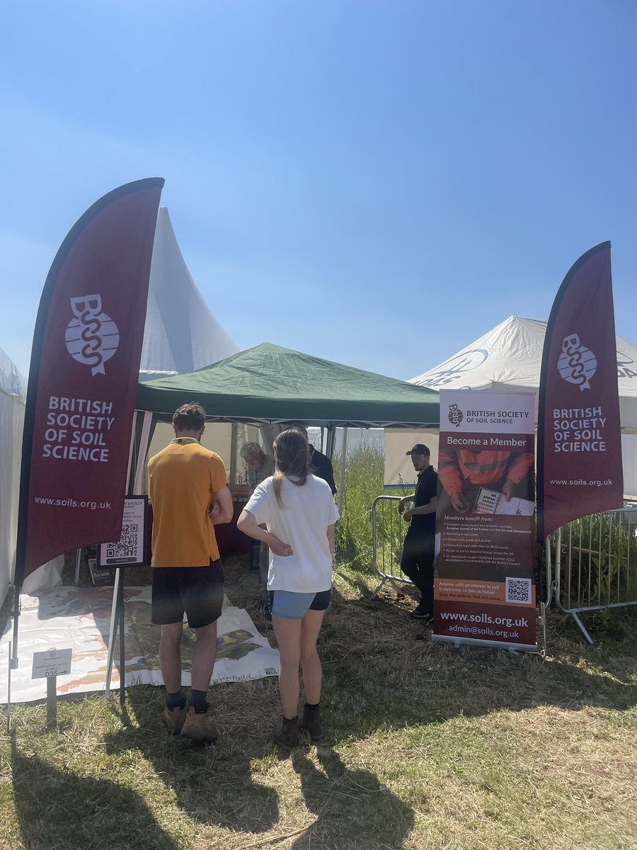 Great to see people checking out the <a href="/Soil_Science/">British Society of Soil Science</a> stand <a href="/Groundswellaguk/">Groundswell</a> - 10% off BSSS membership for new members for those who sign up here!