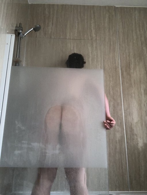 Wednesday shower pics https://t.co/rmhudUVEAq<a href="/tag/getnaked"class="tags"><span>#getnaked</span></a>