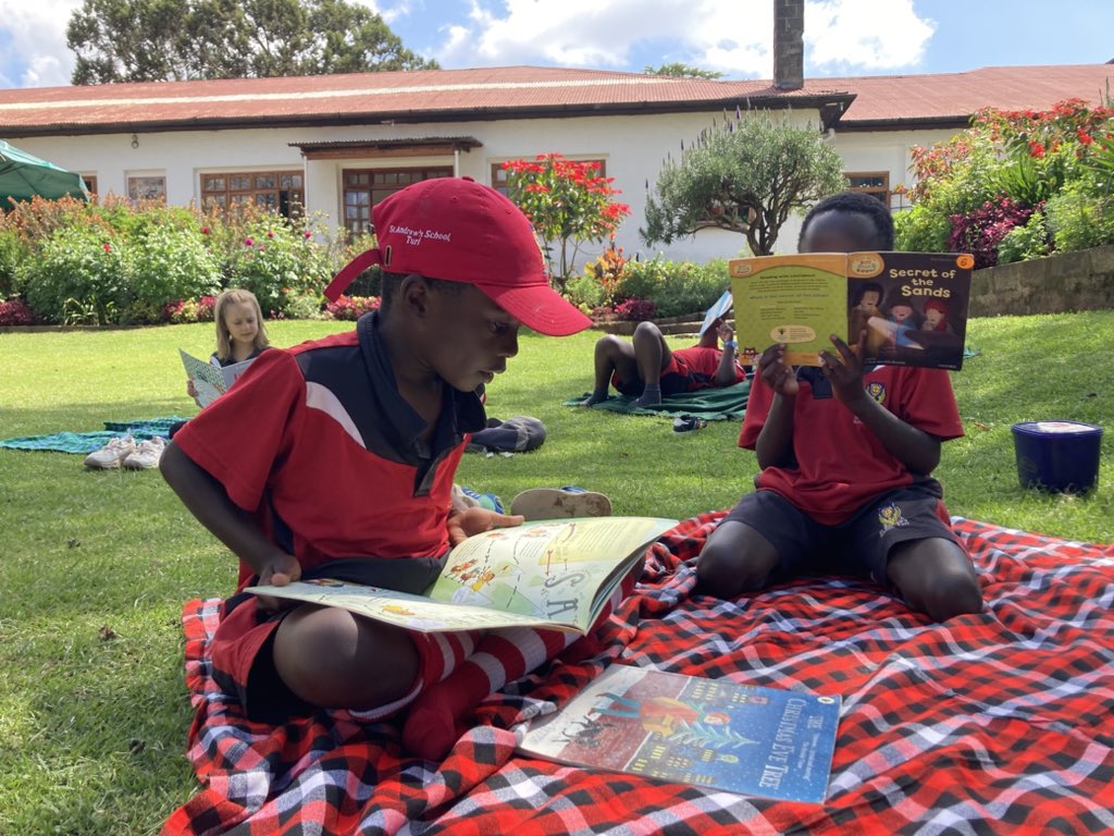 hackman_mrs's tweet image. The perfect afternoon!📚☀️
Give me a❤️if you love reading! 
@St_Andrewsturi