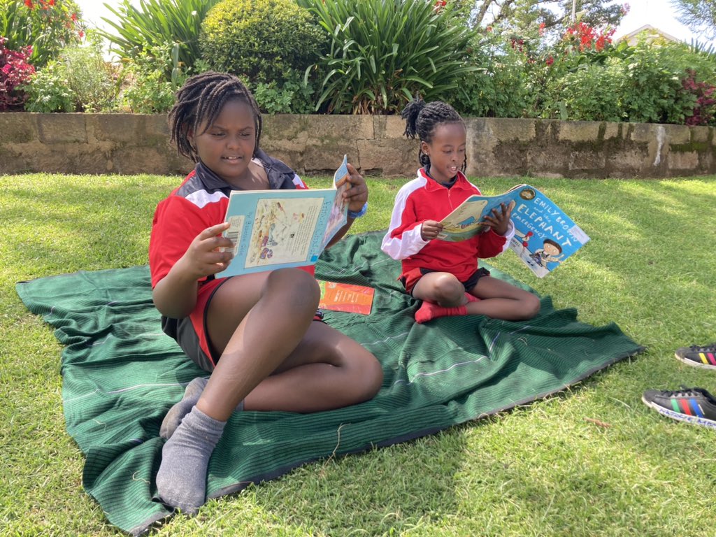 hackman_mrs's tweet image. The perfect afternoon!📚☀️
Give me a❤️if you love reading! 
@St_Andrewsturi