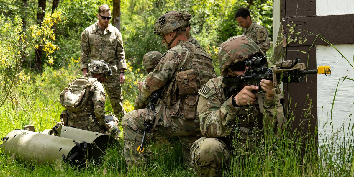 I_Corps's tweet photo. Collective success begins with mastering collective skills 🧠
Soldiers with @5thSFAB prepare to employ as part of Force Package 25-1 by working with @7thID to validate their expertise in evaluating & teaching medical skills to partner forces during exercise #SentinelStorm https://t.co/ItUbC6eMeH