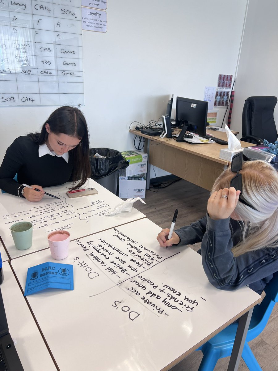 JamieUrenMS's tweet image. Navigating social media… 

Todays lesson is about the do’s and dont’s regarding social media and what advice our students would give to someone who hasn’t used it before ✨👌🏻⭐️

@MaestegSchool 
#dos #donts #navigatingsocialmedia #ascentproject