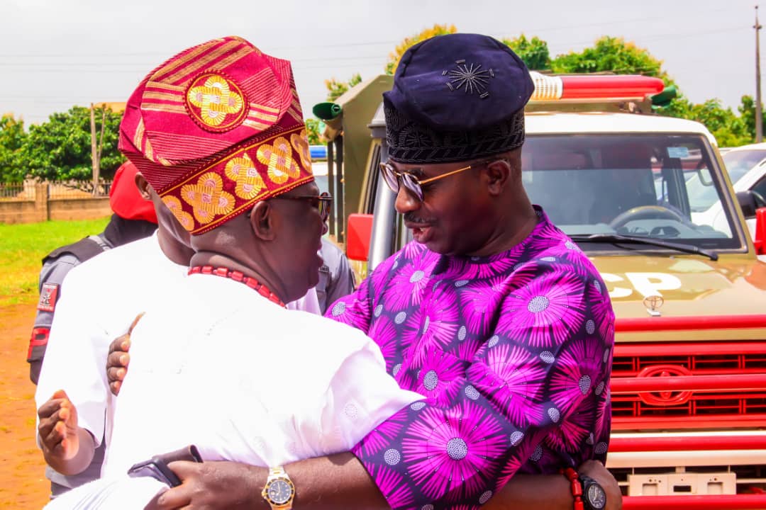 TaigerTV1's tweet photo. In the midst of grief, I was invited to honor the life of Alhaja Chief Memunat Ahinke Emiloye Adedoyin. My deepest condolences to their family. May you find comfort in the memories shared with her. #InLovingMemory #Condolences #RestInPeace https://t.co/HGcdV2FhlP
