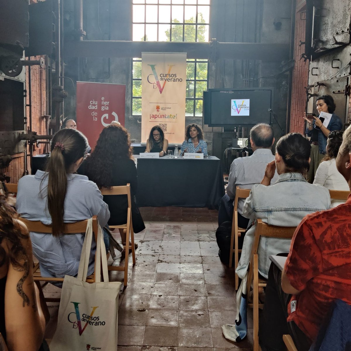 Unileon_ponfe's tweet photo. 👉🏻📚Hoy ha dado comienzo en #Ponferrada el curso de verano 'El patrimonio industrial: un recurso cultural y educativo para la recuperación del territorio'. https://t.co/fwKLk58ad8