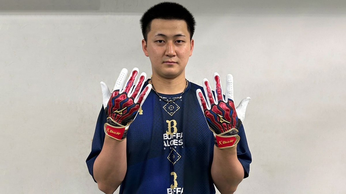 紅林弘太郎 選手が使用するバッティング手袋は、カラー 