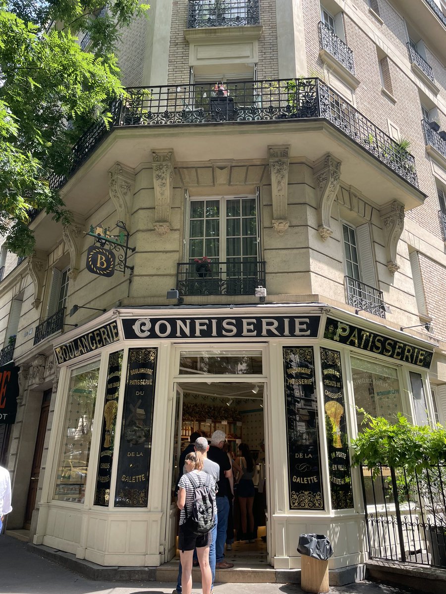 noirfuI's tweet photo. u guys will never guess where i am https://t.co/e7EHSgN1PP
