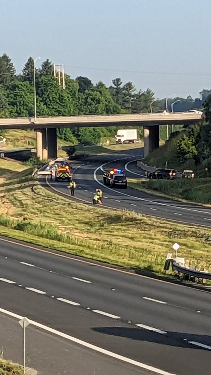 LiveEyeLuke's tweet image. Hwy 403 Westbound, all lanes closed at Wilson St. / Single vehicle accident. Details on @morninglive