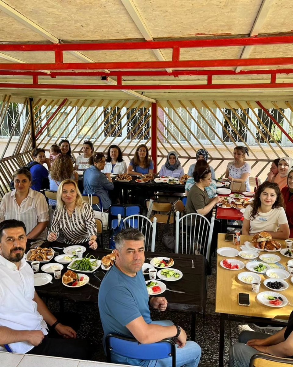 TokatPal's tweet photo. Okul müdüremiz Ülkü  Taşar'ın Sosyal Bilimler Lisesine tayininin çıkması nedeniyle vedakahvaltısı düzenledik.Plaket takdiminde bulunduk.Okulumuza kattığı değer için kendisineteşekkür eder,@TokatPal  olarak yeni görevinde  müdüremize başarılar dileriz.@Yusuf__Tekin   @HuseyinKir64 https://t.co/nMUvjbFvME