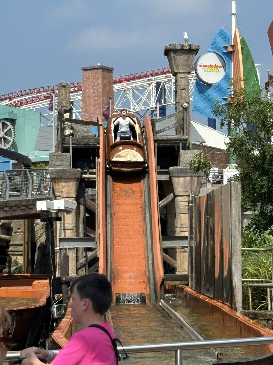 EagleyY6's tweet image. If these are the faces we get on the log flume then today is going to be very fun 🤣 #fabday
