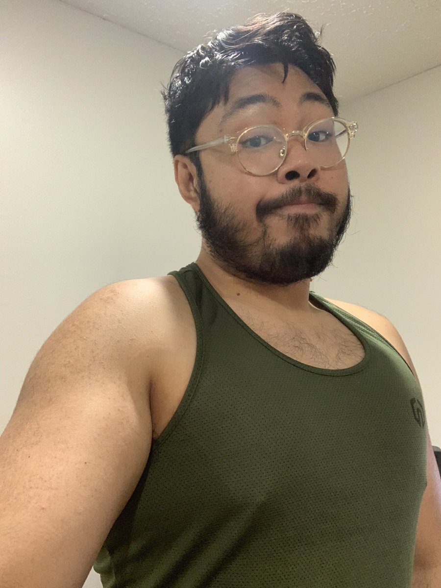 EleRay13's tweet photo. Push day. Ignore my hair. https://t.co/B1afcl08FR