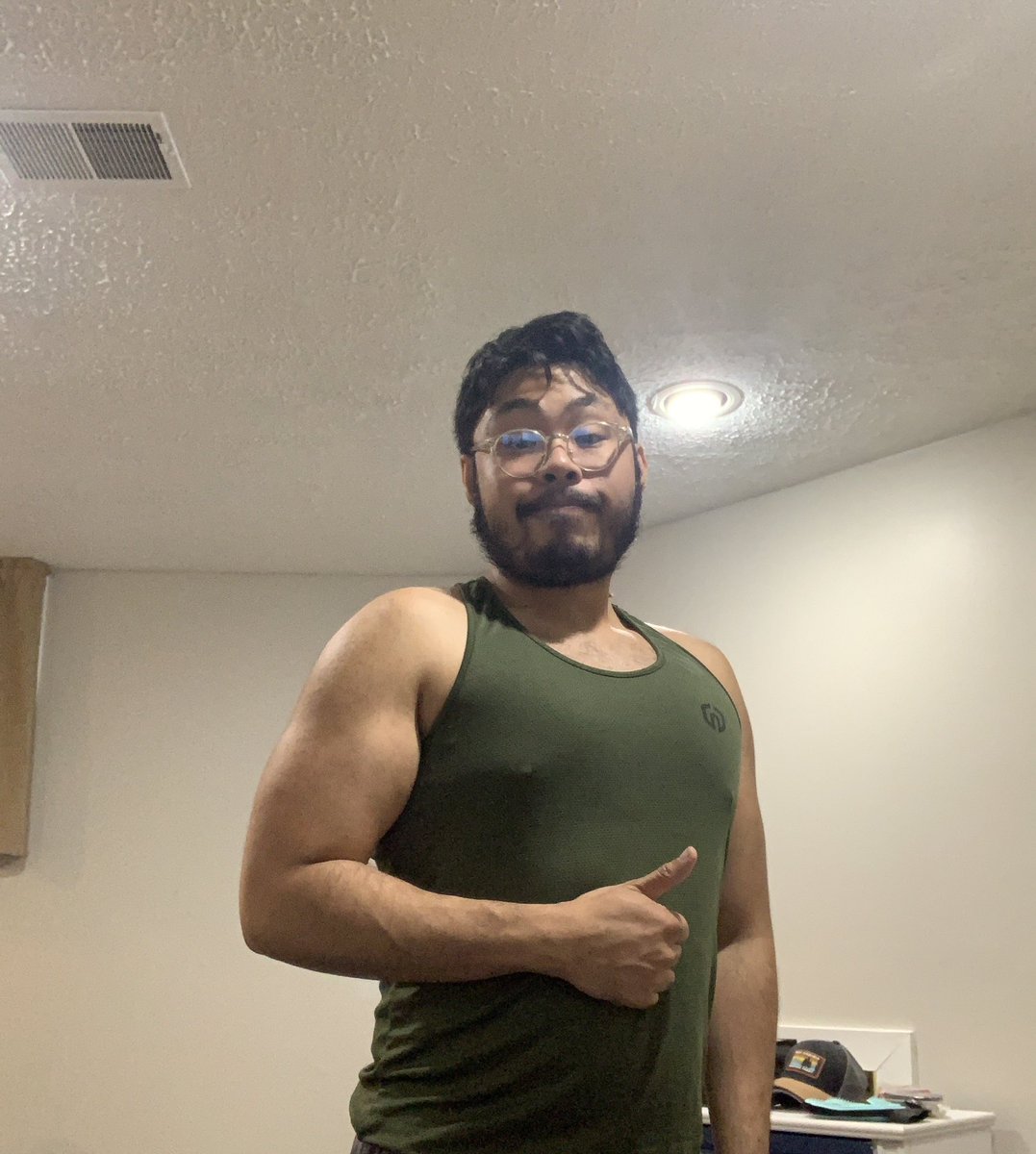 EleRay13's tweet photo. Push day. Ignore my hair. https://t.co/B1afcl08FR