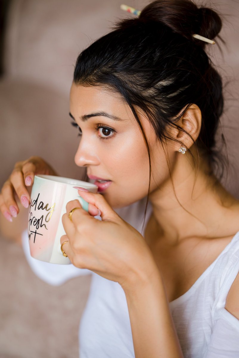 NimikaRatnakar's tweet photo. Sip, savor, and soak in the beauty of the day โ๐
#nimika #nimikaratnakar #trending #naturalbeauty #nomkeup #sandalwood #actress #actor #photography #coffee #instagram #instagood #home https://t.co/rOP6FEnFsN
