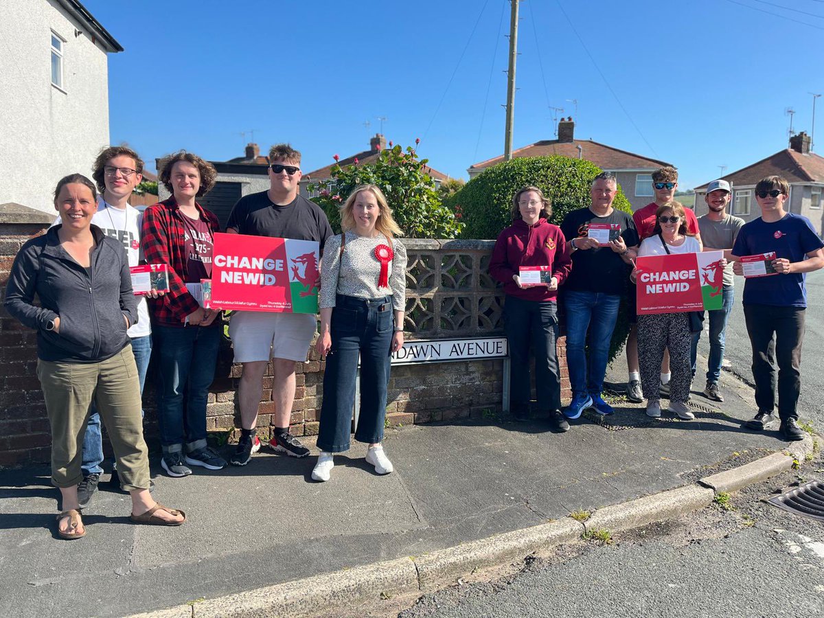 becky_gittins's tweet photo. The sun has been shining and we’ve been journeying across the constituency speaking to local people. Thanks for the warm welcome (in more ways than one) in Holywell, Bryn-y-Baal, Gronant, Prestatyn and Mold! https://t.co/q8Ioo5pXkv