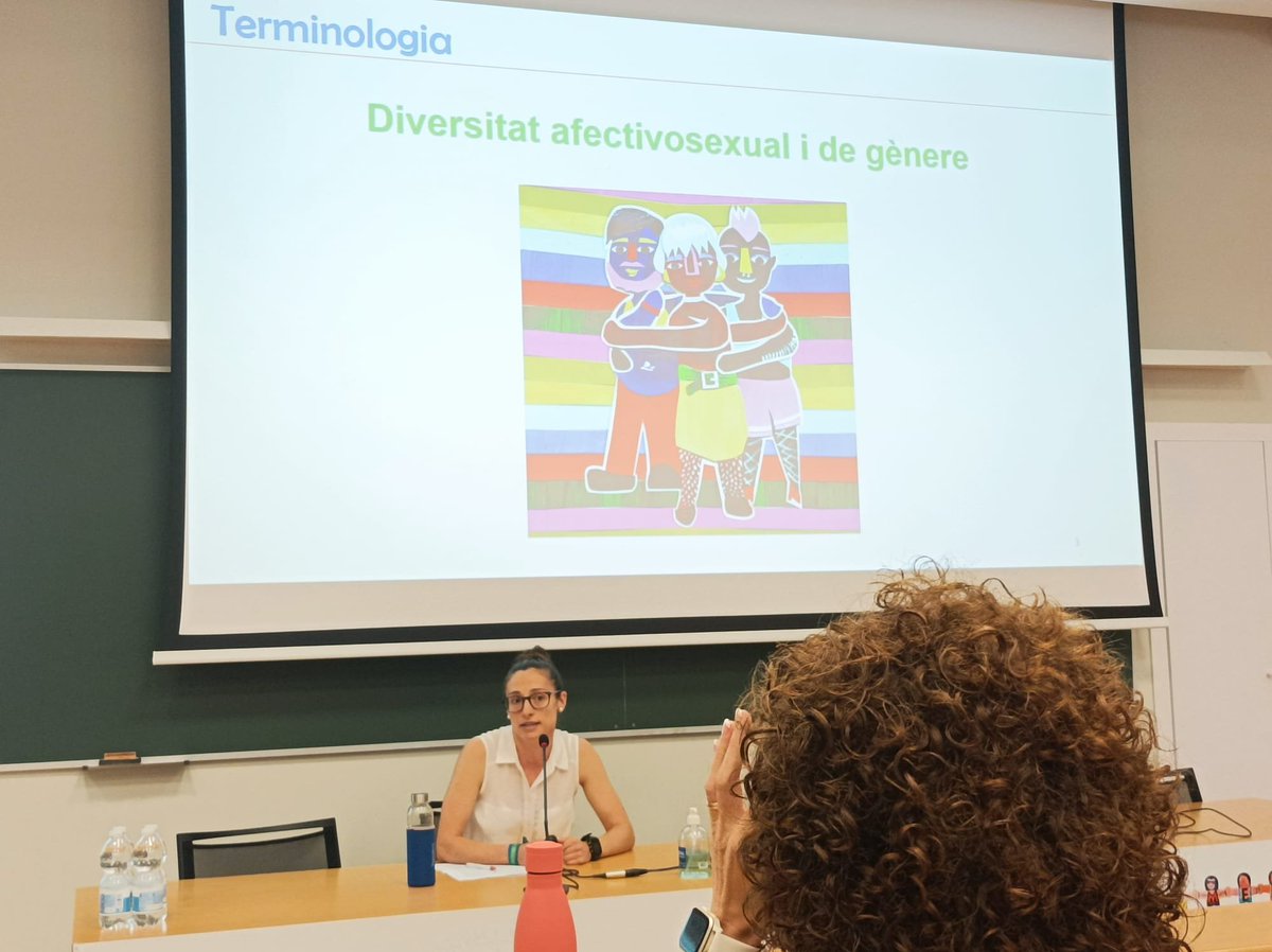 ➡️ Hui té lloc la primera Jornada d'Intercanvi de Pràctiques Docents basades en Evidències Científiques, en la@FacMagisteri, organitzada pel #CEFIRE de València.