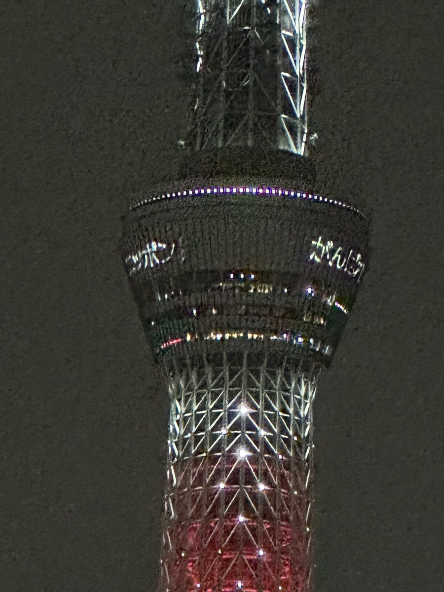 eagle_tw1029's tweet photo. 今夜のスカイツリーは、7月26日に開幕を迎えるパリ2024オリンピック競技大会の1カ月前を記念し、パリ2024大会に出場するTEAM JAPANへの応援として、JOCと共同でTEAM JAPANをイメージした特別ライティングを点灯との事。東京大会から3年、早いものです。 https://t.co/iMUvTJr6qr