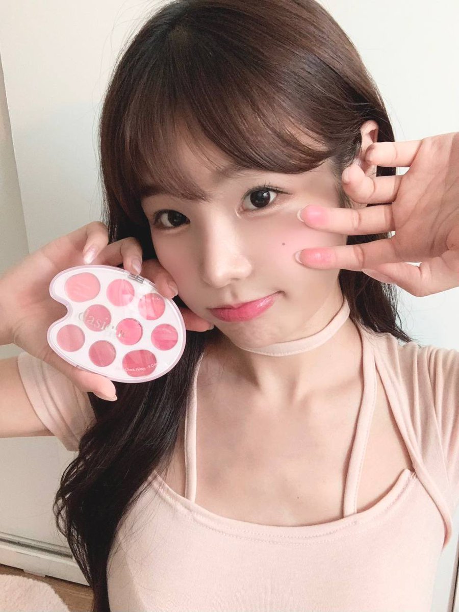 hxxmiso's tweet photo. #광고 
요즘 제일 인기 많은 #데이지크 무드 페인팅 립앤치크 팔레트🎀
여쿨라이트부터 브라이트분들까지 사용 가능한 #핑크컬러링 모든색이 진짜 취향 저격 딸기 탕후루 느낌가능♡゛

#RT이벤트 3분을 추첨해 핑크컬러링을 선물로 드려요 ! 💗 https://t.co/9WeXx2jDsF