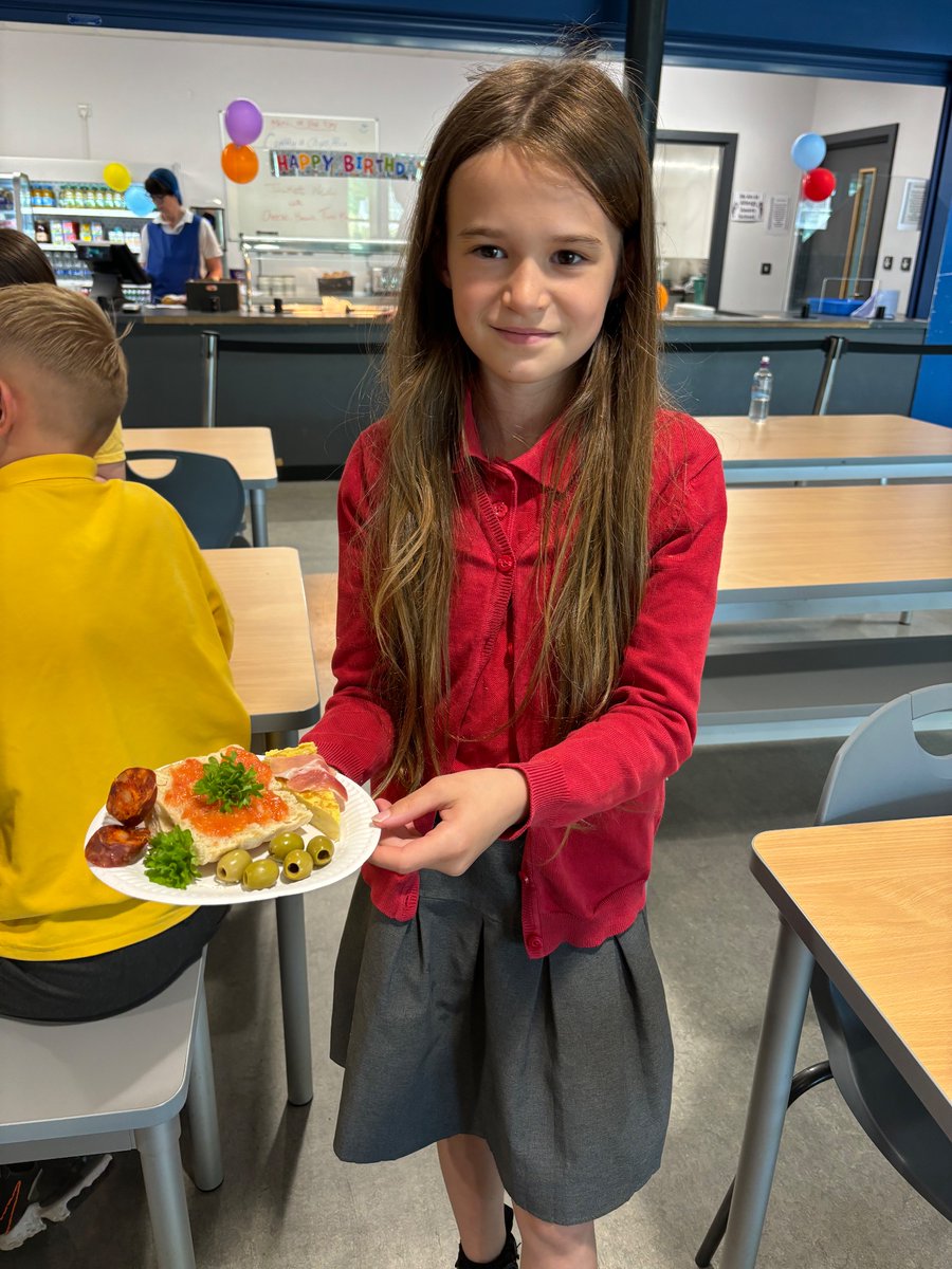 iQué rico! A lovely opportunity for some of our Y5 learners to attend @CroesySchool this morning for a Modern Foreign Languages breakfast. Muchisimas gracias to Croesy’s staff and pupils for the invite and support!