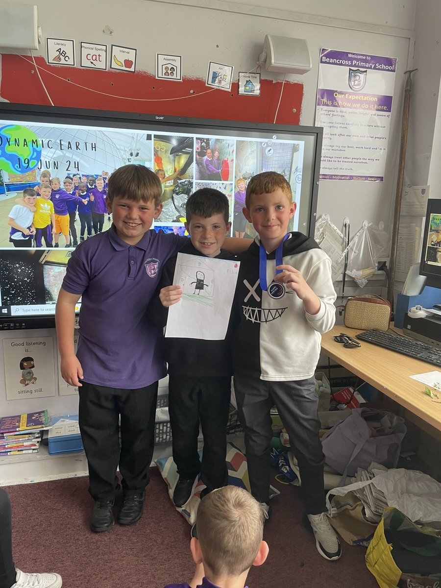 We’ve enjoyed listening to our classmates share their recent achievements and interests from outside school, including:

🕺🏼 dance shows 🪩 
⚽️ football tournaments 🏆 
🖼️ artwork 🎨 
🎤 Taylor Swift’s tour 🎹