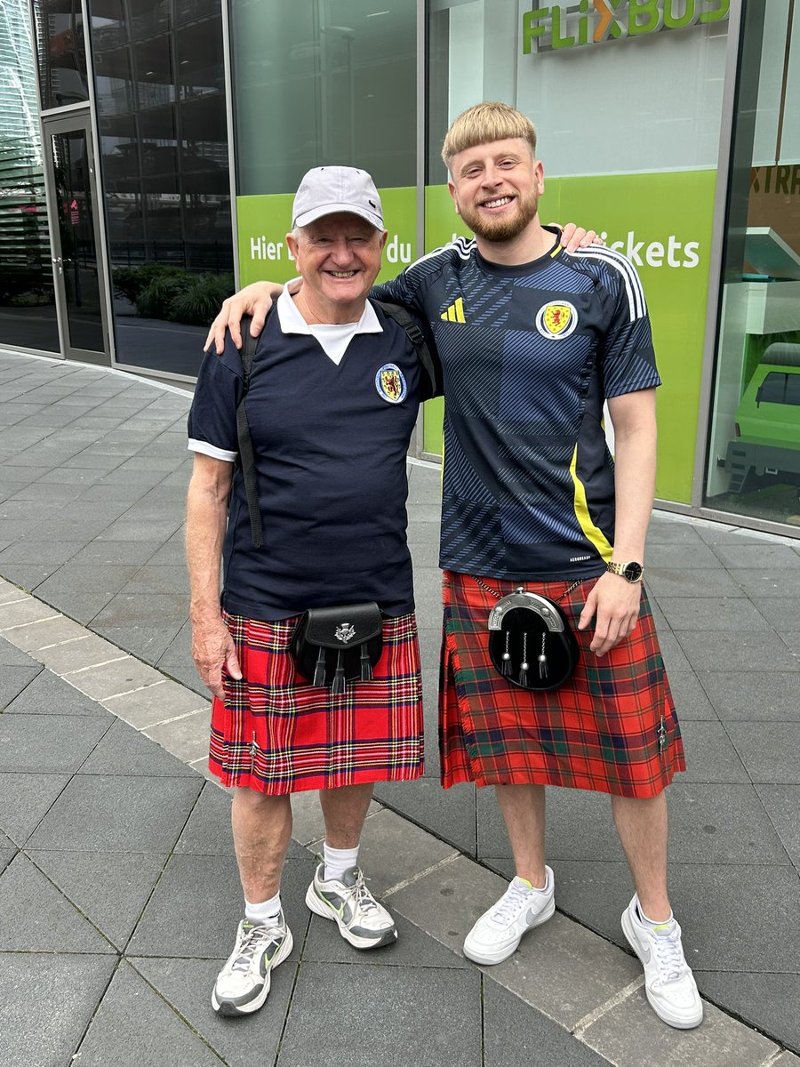 Cologne here we come. Three generations o Clan Robertson and good pals. #TartanArmy on the march 🏴󠁧󠁢󠁳󠁣󠁴󠁿⚽️🇨🇭🍺🍺🍺🍺

#EURO2024 #NoScotlandNoParty #kiltsontapsaff 🏴󠁧󠁢󠁳󠁣󠁴󠁿