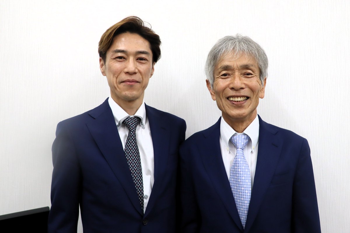 BR_tokuyama's tweet photo. 6月11日付で引退された #新良一規 さんが周南市ボートレース事業局へ山口支部の江本支部長と共に引退のご挨拶にいらっしゃしました。

陸の上ではいつもやわらかく優しい笑顔を、水面では力強く鮮やかなレースで魅了してやまなかった新良選手。

44年間の選手生活、本当にお疲れさまでした！ https://t.co/RYd5ioZcL5