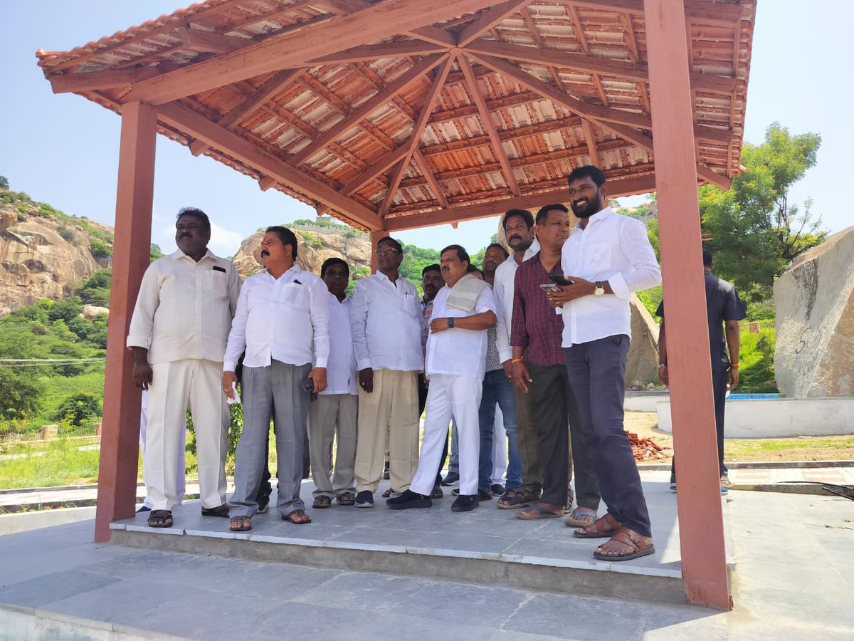 Devarakonda MLA Balu Naik Garu Visited <a href="/DevarakondaFort/">Devarakonda Fort</a> along with municipal chairman, councillors &amp; municipal department. Checked regarding the park works &amp; assured for the restoration of the old gates of the fort.
Hope We Soon See The Developments 
<a href="/HiHyderabad/">Hi Hyderabad</a> <a href="/swachhhyd/">Shaandaar Hyderabad</a>
