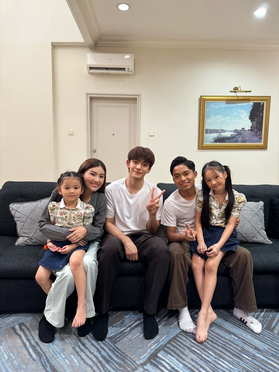 lucas_official's tweet photo. Together with the Onsu Family 🌟

➫ https://t.co/1bZW1UGjvz

#LUCAS #루카스
#THEONSUFAMILY #INDONESIA https://t.co/blovomZjUy