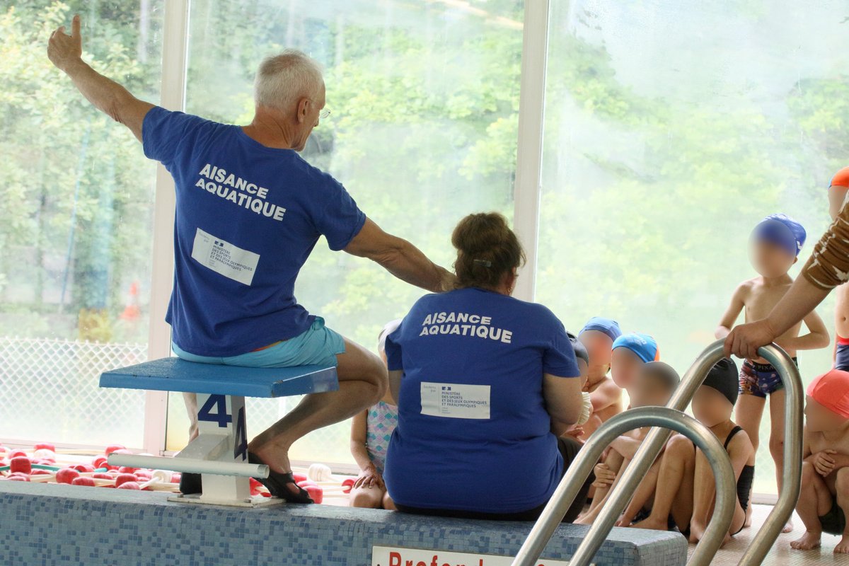Les classes de Mme Perrin du Bois de la Dame de Luxeuil et de Mme Aubry de Baudoncourt bénéficient cette semaine de séances quotidiennes d'aisance aquatique à la Piscine des 7 chevaux de Luxeuil.
<a href="/DSDEN70/">DSDEN de la Haute-Saône</a> <a href="/DelphineRaba/">Delphine Raba</a> <a href="/sandravaldenair/">Sandra Valdenaire</a> <a href="/PhDestable/">Philippe Destable</a> #aisanceaquatique