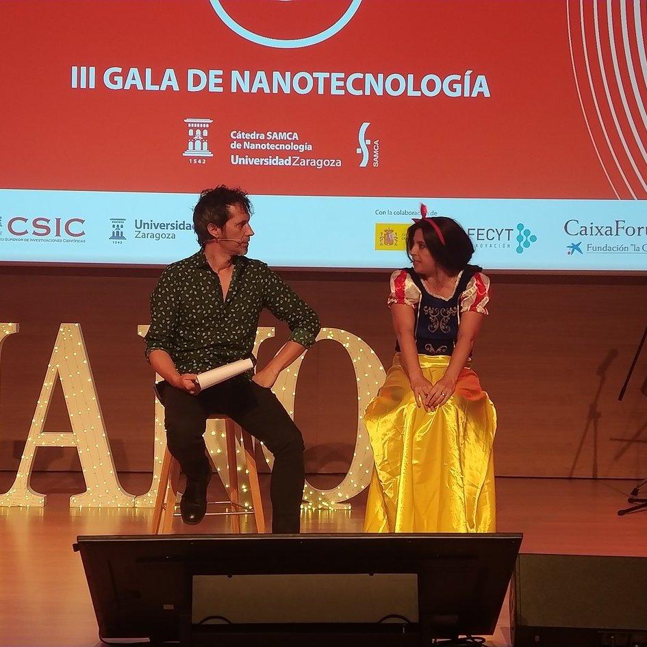 UccUnizar's tweet photo. La V Gala de la Nanotecnología llega este viernes a las 17:45h a #CaixaForum con #MarisolAznar y @DavidAngulo404 @OregonTv 

@CatedraSAMCANa1 @unizar @SoydeZaragoza @InnovaEducAr @GobAragon 

Humor, ciencia y talleres  
Libre acceso previa inscripción 

https://t.co/A7un7LlxPy https://t.co/0dDvkpa5WC