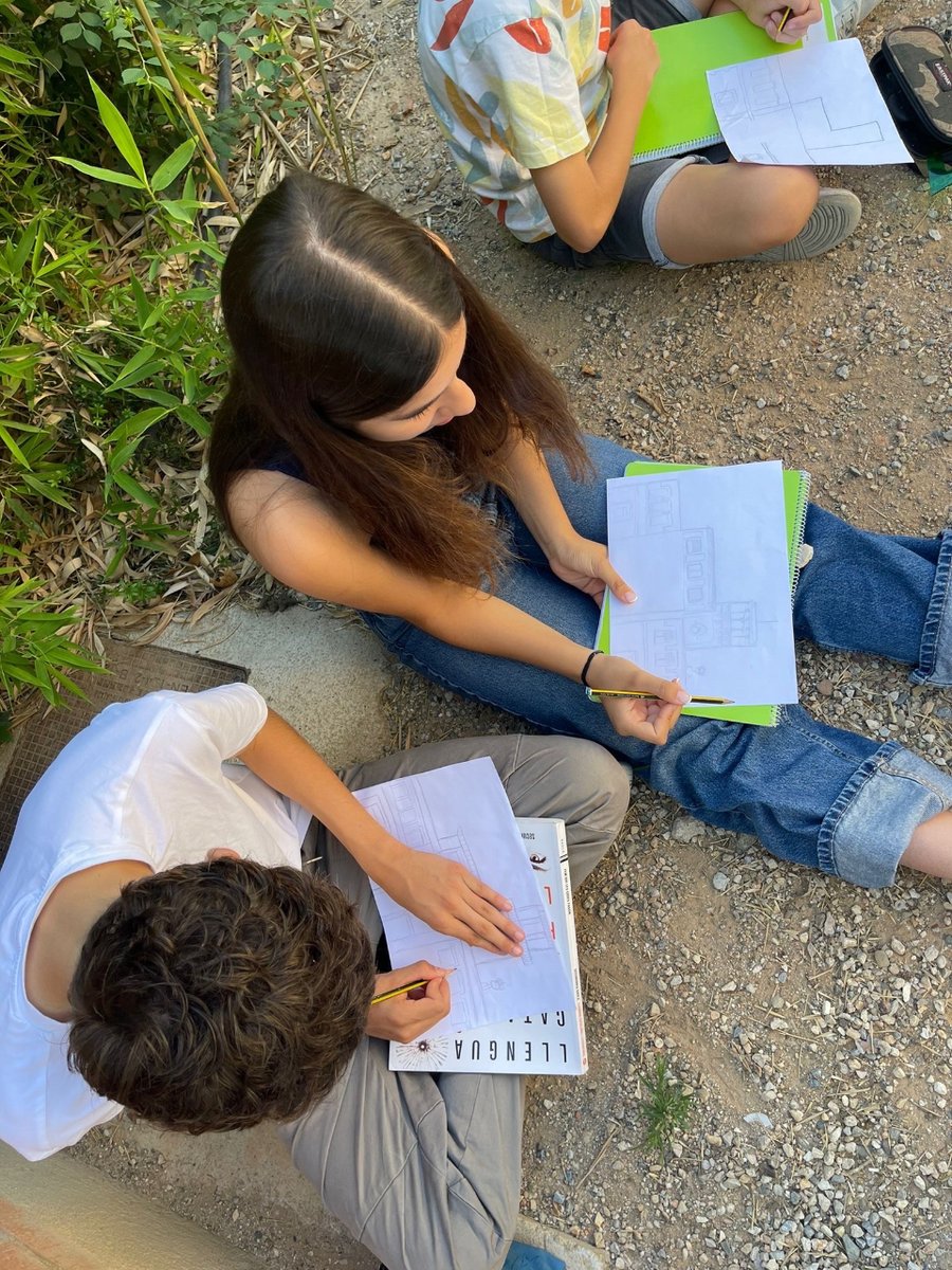 Manyanet_Reus's tweet image. 🖼️ Alumnes de 4t d'ESO posant en pràctica els seus coneixements de dibuix, tot personalitzant la seva visió del Nazareno 🎨

#josocmanyanet #juntsiambesperança #escolesmanyanet #familiamanyanet