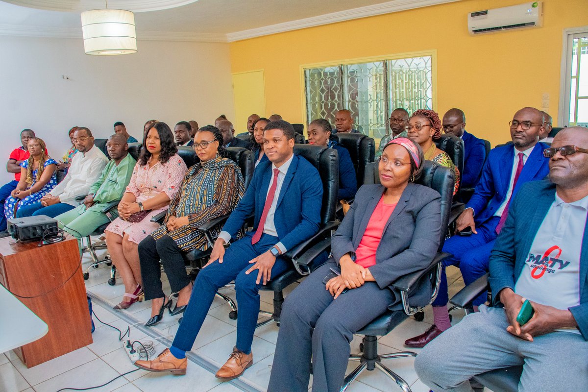 AfricaFae's tweet photo. 🎓 Félicitations aux nouveaux diplômés ! 🎓
Après près de six mois de cours intensifs, les participants au programme L'Essentiel d'un MBA par @hecmontreal, organisé en partenariat  avec la FAE ont reçu leur certification.
#FAEAfrica #FormationPro #ESMBA #HECMontréal #Éducation https://t.co/TFDHDqJ2qE
