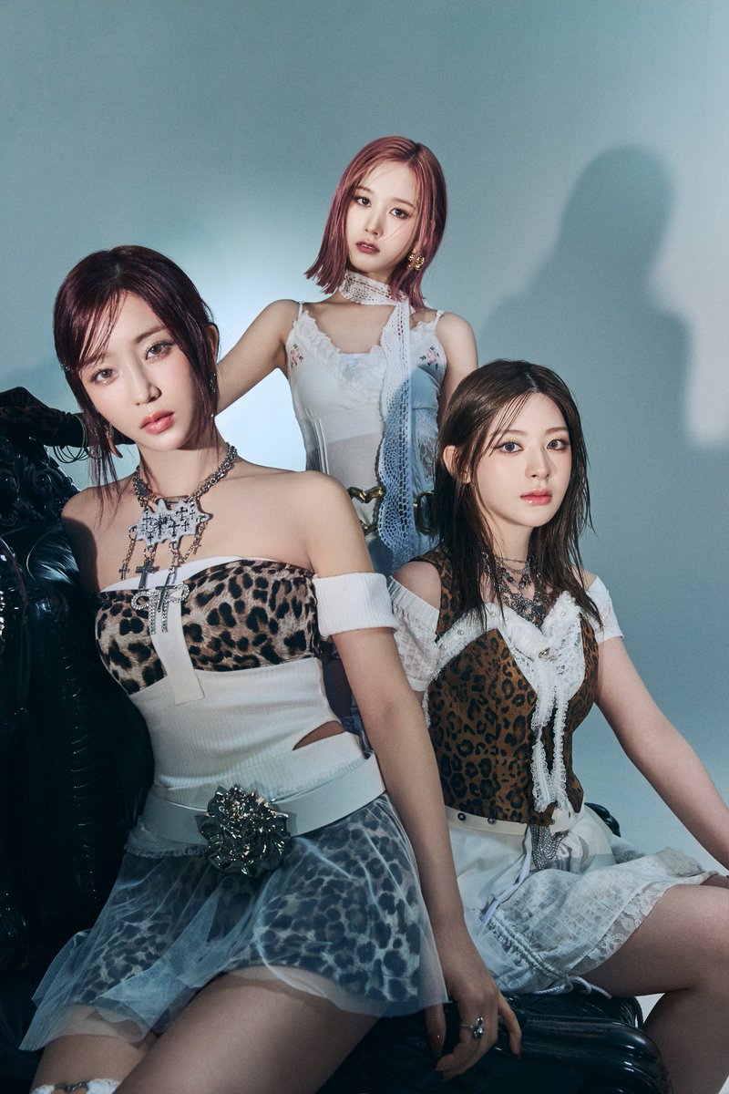 STAYC_official's tweet image. STAYC The 1st Album
[𝐌𝐞𝐭𝐚𝐦𝐨𝐫𝐩𝐡𝐢𝐜] 

Concept Photo Icy Ver.
#Sumin #수민
#Seeun #세은
#J #재이 

Release
2024.07.01 MON 6PM (KST)

#STAYC #스테이씨 
#Metamorphic
#STAYC_Metamorphic