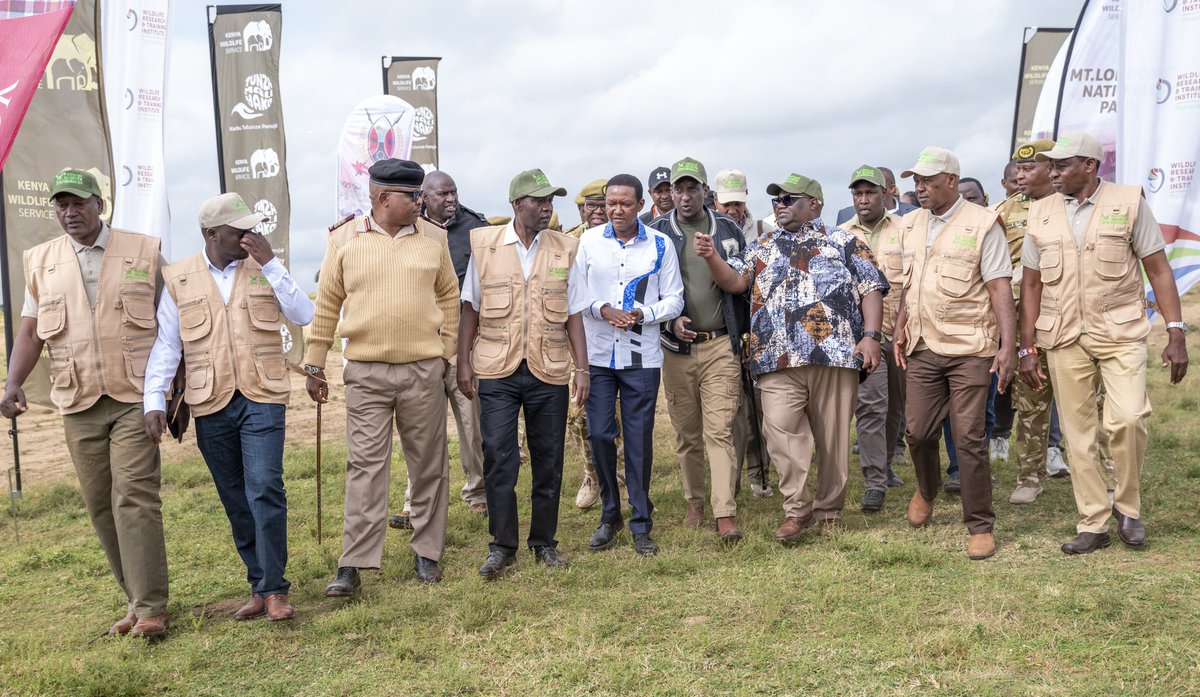 WRTIKenya's tweet photo. @WRTI Board Chair, Dr. David Nkedianye and Director - CEO, Dr @OmondiPomondi, welcomes the CS @DrAlfredMutua for the official launch of the National Wildlife Census. #Count2Conserve24 #Count2Conserve https://t.co/r8TZwtEZ1e