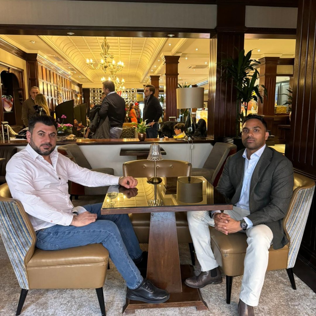 We had the honor of presenting "Nobody’s Listening VR" to Dr. Khalaf Sinjari, Adviser to the Iraqi Prime Minister on Yazidi Affairs.

كان لنا شرف تقديم "لا أحد يستمع الواقع الافتراضي" للدكتور خلف سنجاري، مستشار رئيس الوزراء العراقي لشؤون الإيزيديين.

<a href="/YazdaOrg/">Yazda</a> 

#YazidiGenocide