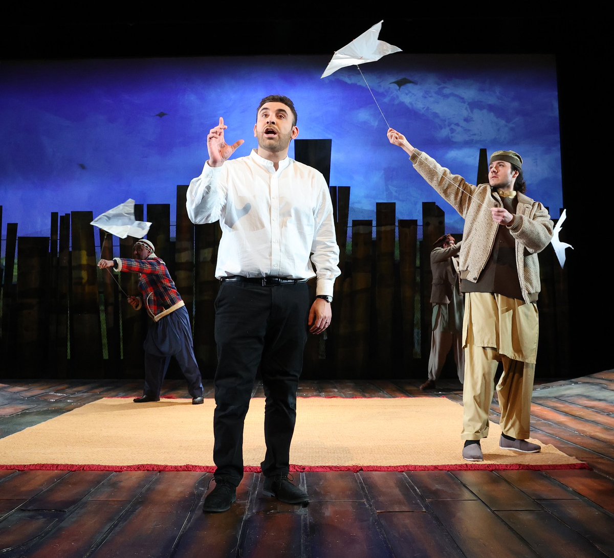 Like a kite on the wind, we flew on over to <a href="/YorkTheatre/">York Theatre Royal</a> to see <a href="/KiteRunnerPlay/">The Kite Runner UK</a> 🪁 

But does it take flight, or fall flat?

Find out in the full review below…

reviewwizard.blog/2024/06/19/the…