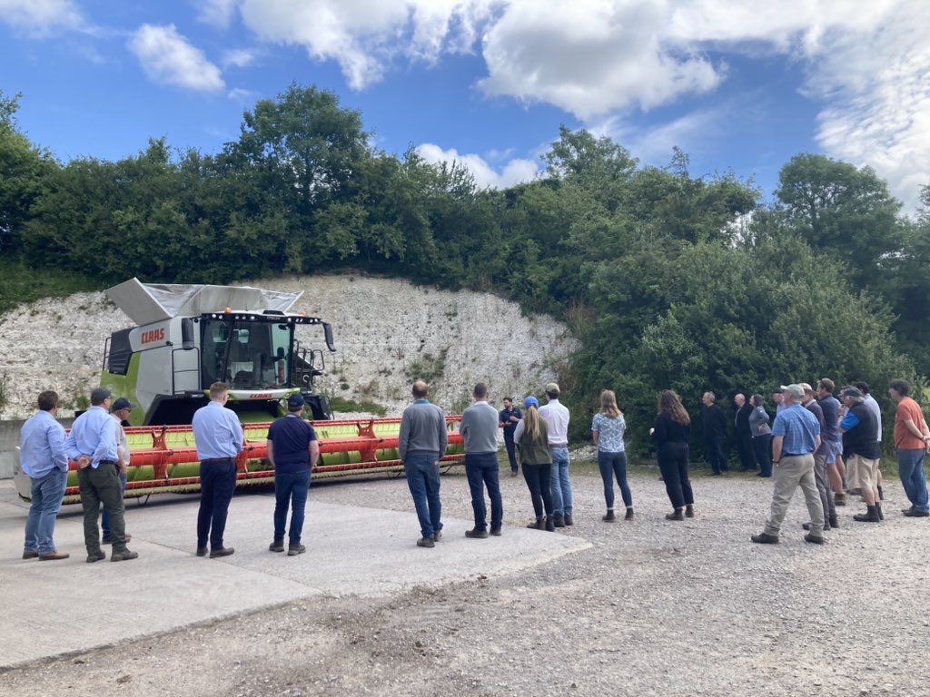 cereals_sw's tweet image. Yesterday we signed off at Salisbury monitor farm. Thanks to Ben Jeans for hosting us at such a beautiful and well run unit - but it’s not over… ABG (etc) continues. Class 😉 from Josh @ClaasWestern and thanks too @bofinfarmers & @yara @AHDB_Cereals