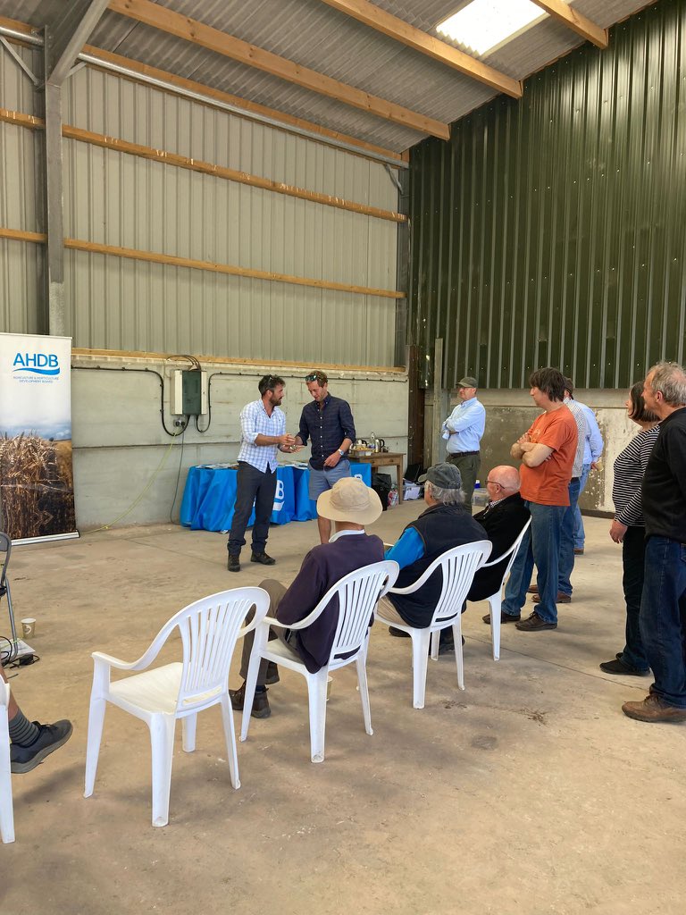 cereals_sw's tweet image. Yesterday we signed off at Salisbury monitor farm. Thanks to Ben Jeans for hosting us at such a beautiful and well run unit - but it’s not over… ABG (etc) continues. Class 😉 from Josh @ClaasWestern and thanks too @bofinfarmers & @yara @AHDB_Cereals