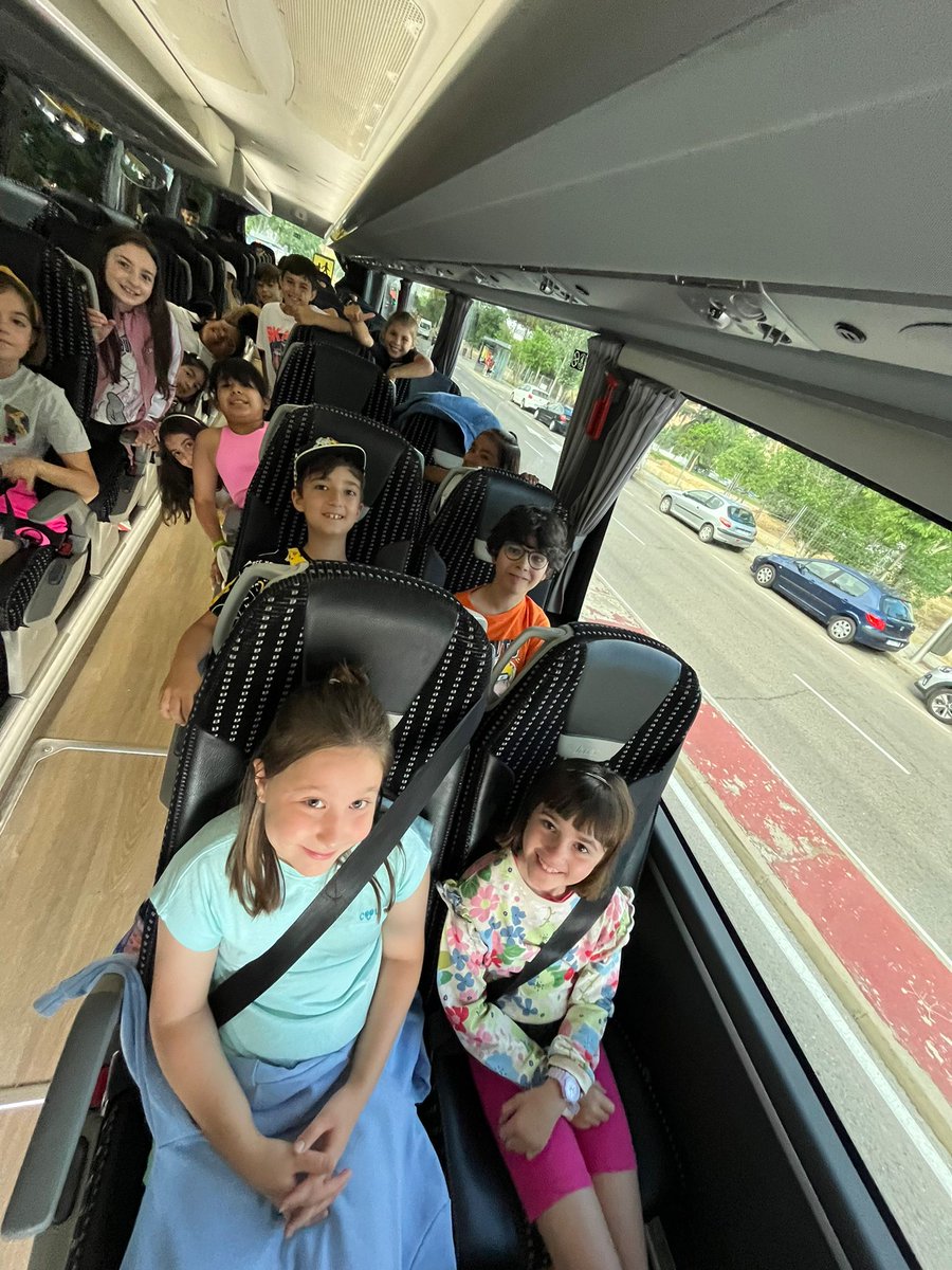 _lainmaculada's tweet image. 🚌 ¡Ya estamos en camino a nuestra gran excursión! Todo va fenomenal, ¡pronto llegaremos! 🌟 #ExcursiónEscolar #AventuraEnCamino