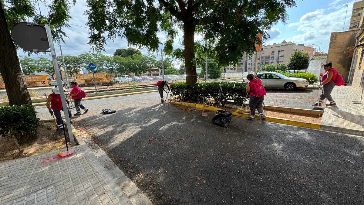 GVAlabora's tweet photo. #bondia
🧑🌾Els participants del Taller d'Ocupació Bétera VI realitzen labors de #Manteniment i #millora en el municipi🌳L'alumnat està estudiant el replanteig en el terreny per a una planificació eficient
👏Gràcies al personal treballador pel seu esforç i dedicació
#SomLabora 🧵 https://t.co/xNHaxy9xtT